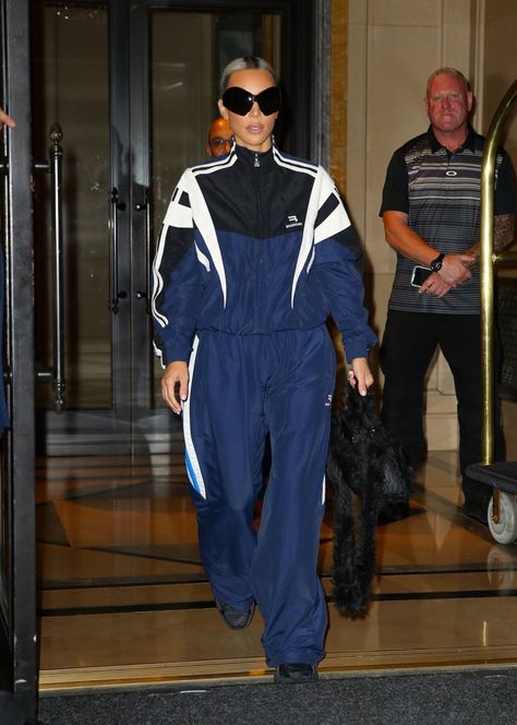 90s Tracksuit, Tracksuit Fashion, Designer Tracksuits, Kim Kardashian Outfits, Black Tracksuit, 90s Fashion Men, Tracksuit Outfit, Kardashian Outfit, Kim Kardashian Style