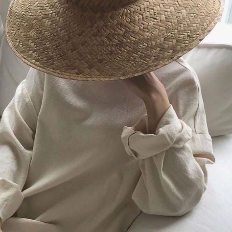 Beige Outfit, Beige Aesthetic, Looks Style, Mode Inspiration, Straw Hat, Look Fashion, Hat Fashion, Floppy Hat, Women Fashion