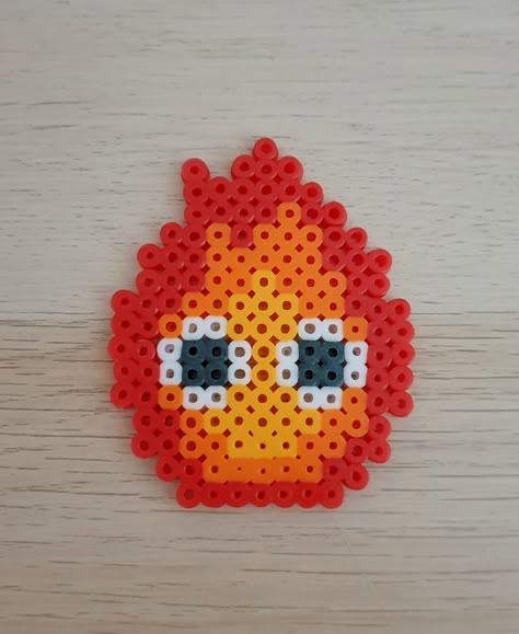 Chibi Perler Bead Patterns, Fire Perler Beads, Small Perler Patterns, Calcifer Pixel Art, Perler Cute, Perler Bead Food, Chibi Ghibli, Mini Perler Beads Ideas, Tiny Perler Bead Patterns