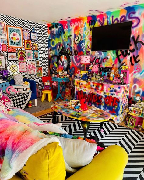 Art Drawings Colorful, Random Room Decor, Maximalist Decor Apartments, Punk Interior Design, Maximalism Home, Maximalist Room, Boss Day, Colorful Room Decor, Diy Room Decor For Teens