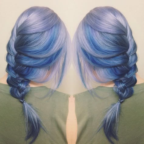 Moonstone Hair Is About to Be the Next Big Rainbow Hair Trend Moonstone Hair, Turquoise Hair, Blue Beauty, Wild Hair, Awesome Hair, Hair Color Blue, Hair Trend, Pastel Hair, Colorful Hair