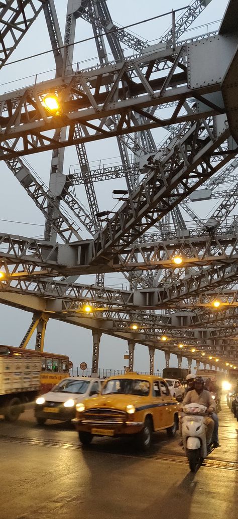 #Howrahbridge #kolkata #nightlife Kolkata Ganga Ghat Aesthetic, Kolkata Instagram Story, Kolkata Aesthetic Wallpaper, Kolkata Snapchat Story, Kolkata Station, Kolkata Night View, Kolkata Aesthetic Video, College Street Kolkata Photography, Kolkata Wallpaper