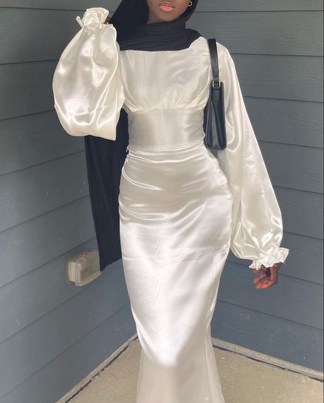 Modest Graduation Outfit, Eid Outfits Ideas, Modesty Dress, Graduation Dresses Long, Elegant Silk Dresses, Hijab Fashion Summer, White Satin Dress, Chic Dress Classy, Soiree Dress