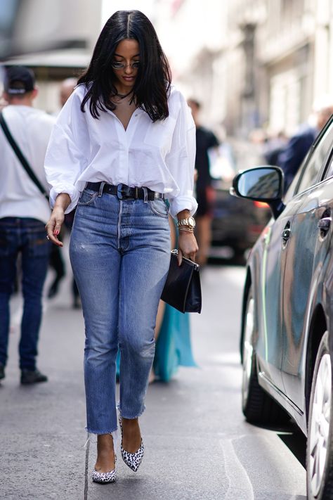 With a white button-down tucked in and pumps to polish it off Jeans And White Shirt, Straight Leg Jeans Outfits, Jeans Trend, White Shirt Outfits, First Date Outfits, Mode Tips, Jeans Outfit Summer, Types Of Jeans, Outfit Jeans