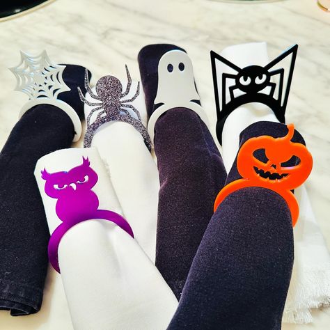 🍯 🧹🍴Whatever you’re brewing for dinner, set a spook-tacular Halloween party table and enchant your guests to their seats with acrylic napkin rings. 🕷️���🍷🧡 xoxo be https://bebrittelizabeth.etsy.com . . . . . . . #etsyshop #halloweendecor #napkinrings #dinnerpartydecor #shoplocal #halloweenparty #eventplanning Halloween Party Table, Dinner Set, Party Table, Shop Local, Napkin Rings, Event Planning, Halloween Party, Halloween Decorations, Napkins