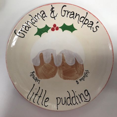 Christmas Pudding Bum Print, Bum Print Art Baby, Newborn Pottery Painting, Bum Print Art, Baby Pottery Painting Ideas, Christmas Footprint, Diy Photo Ornaments, Baby Art Crafts, Baby Christmas Crafts