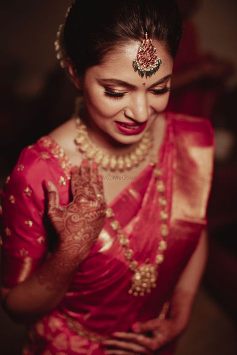 Indian Bride Getting Ready, Indian Bride Poses, Indian Bride Photography Poses, Indian Bride Makeup, Reception Bride, Bride Photos Poses, Indian Wedding Bride, Bridal Makeup Images, Engagement Photography Poses