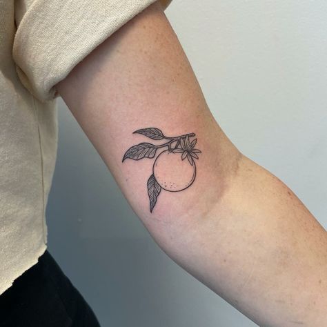 Cool Tattoos For Girls, Harry Tattoos, Florida Tattoos, Fruit Tattoo, Henna Ideas, Light Tattoo, Bug Tattoo, Vine Tattoos, Doodle Tattoo