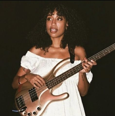 Black Female Bassist, Folk Music Aesthetic, Guitarist Aesthetic, Black Girlhood, Guitar Girl, Black Femininity, Black Excellence, Girl Bands, Juno