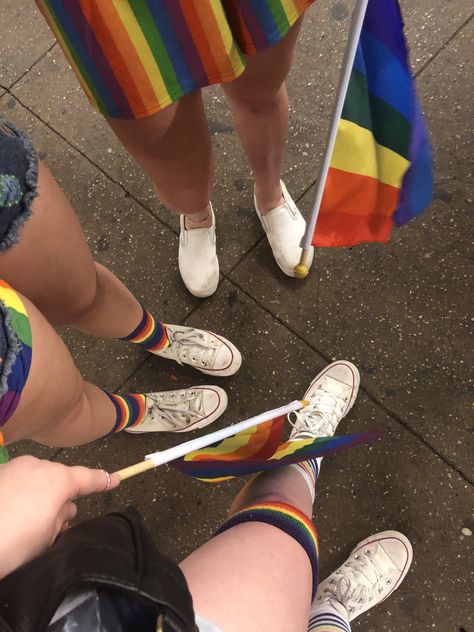 Pride Parade Pictures, Rainbow Pride Aesthetic, Pride Festival Aesthetic, Pride Parade Outfit Aesthetic, Pride Parade Aesthetic, Pride Aesthetic Outfits, Dream Personality, Chicago Pride Parade, Lgbtq Aesthetic