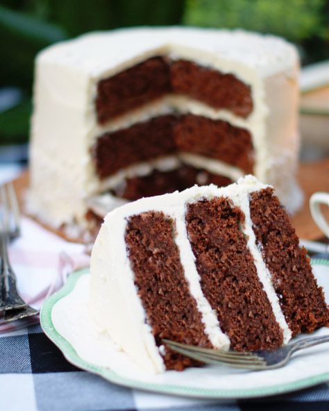 Double Chocolate Layer Cake with White Chocolate Buttercream - southern discourse Stevia Cake, White Buttercream Frosting, Southern Discourse, Chocolate Butter Cake, Homemade White Cakes, White Chocolate Frosting, Cake With White Chocolate, Choc Cake, Double Chocolate Cake