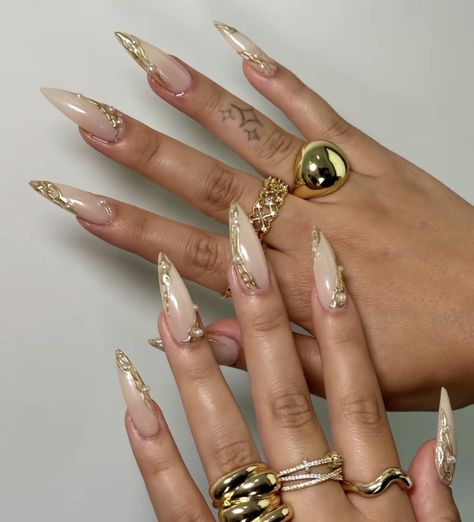 Nails With Gold Accent, Gold Accent Nails, Acrylic Nails Stiletto, Gold Acrylic Nails, Formal Nails, Heart Nail, Glow Nails, Classy Acrylic Nails, Long Acrylic Nails Coffin