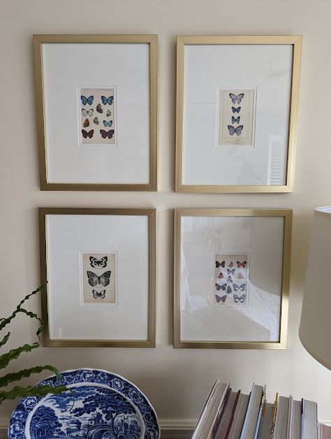 Woodbank Lane: AN INEXPENSIVE IDEA FOR WALLS: FRAMED POSTCARDS Framed Postcards Display Ideas, Postcard Art Display, Postcard Frame Ideas, Postcards On Wall, Wall Full Of Art, Framing Postcards, Blank Wall Solutions, Postcard Display, Postcard Art