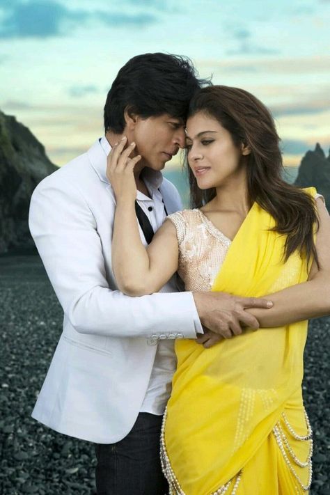 Kajol Dilwale, Dilwale 2015, Bollywood Vintage, Shahrukh Khan And Kajol, Bollywood Couples, Vintage Bollywood, Akshay Kumar, Anushka Sharma, Ranbir Kapoor