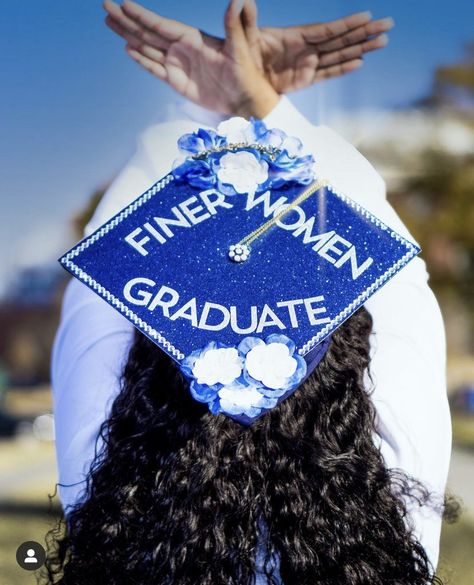 Zeta Phi Beta Graduation Cap, Zeta Graduation Pictures, Degree Photoshoot, Zeta Phi Beta Graduation Pictures, Zeta Phi Beta Photoshoot, Graduation Things, Graduation Pic Ideas, Graduation Shoot, Graduation Look