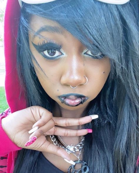 Black Scene Kid, Scene Fits, Black Scene, Scene Makeup, Scene Punk, Emo Scene Hair, Punk Makeup, Scene Queens, Goth Fashion Punk