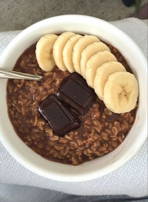 Porridge Aesthetic, Chocolate Oatmeal, Healthy Food Motivation, Healthy Lifestyle Food, Think Food, Food Is Fuel, Fruit Recipes, Food Obsession, Healthy Breakfast Recipes