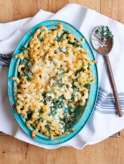 Give your mac and cheese a veg injection with Nadiya's easy family recipe. Kale Mac And Cheese, Nadiya Hussain Recipes, January Food, Superfood Snacks, Nadiya Hussain, Menu Sarapan Sehat, Hunger Pangs, Mac Cheese Recipes, Tasty Dinner