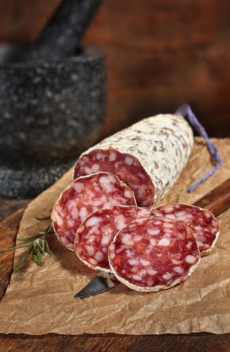 Cured Meat Recipes, Salami Recipes, Italian Salami, Realistic Cakes, Sausage Dishes, Meat Appetizers, Charcuterie Inspiration, Chicken Steak, Charcuterie Recipes