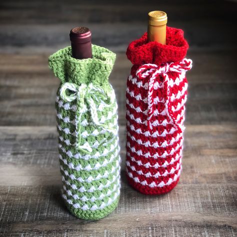 Crochet Bottle Bag Crochet Bottle Bag, Wine Bag Pattern, Crochet Wine, Wine Bottle Sleeves, Holiday Wine Bottles, Crochet Hand Bags, Crochet Coasters Free Pattern, Wine Bottle Gift Bag, Bags For Ladies