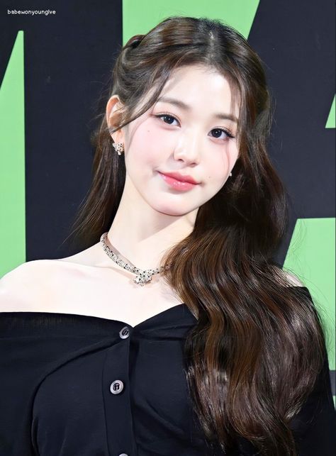 Wonyoung Hairstyle, Jang Wooyoung, Red Carpet Hair, Kpop Hair, Melon Music, Simple Makeup Looks, Graduation Hairstyles, Long Hair Wedding Styles, Princess Hairstyles