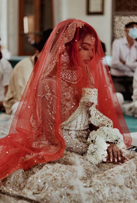 Nikkah Outfit Red Dupatta, Nikah Red Dupatta, Nikkah Outfit With Red Dupatta, Nikkah Dupatta With Name, White Nikkah Dress With Red Dupatta, Qubool Hai Dupatta, Red Nikkah Outfit, Nikkah Dupatta Red, Nikah Dupatta Ideas