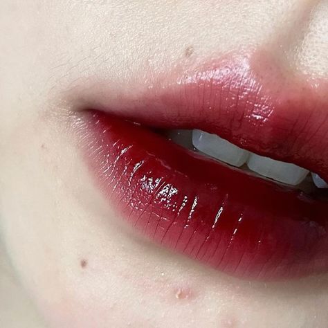 Just Bitten Lips Look, Dark Red Lip Stain, Light Vampire Makeup, Dark Red Glossy Lips, Bitten Lips Makeup, Vampire Lipstick, Lips Reference, Mable Pines, Blood Red Lipstick