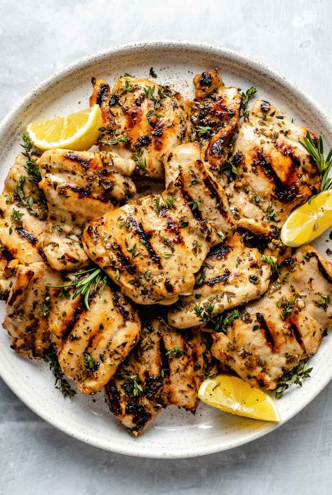 This Simple Lemon Herb Marinade is bright & zesty summertime perfection! A lemon and herb marinade recipe made with less than 5 ingredients to create the biggest punch of lemony, garlicky flavor. It's seriously quick & simple but also seriously flavor-filled & versatile – use it as a lemon chicken marinade, or on steak, pork, lamb, or your summer veggies of choice. #lemonmarinade #lemonherb #garlicherb #marinaderecipes #grillingrecipes #marinadeforchicken Plays Well With Butter, Marinade Chicken Recipes, Lemon Herb Marinade, Greek Marinade, Lemon Chicken Marinade, Orzo Salat, Lamb Marinade, Herb Marinade, Lemon Chicken Thighs