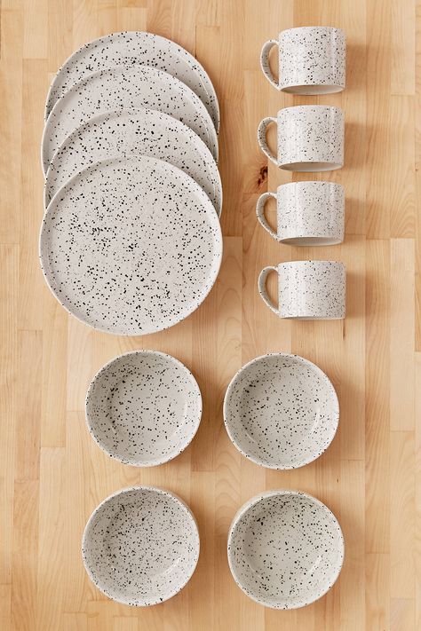 . Speckled Dinnerware, Retro Dinnerware, Kitchen Wishlist, Dreamy Interiors, Apartment Wishlist, Kitchen Revamp, Dinnerware Set Modern, Kitchen Necessities, Modern Dinnerware