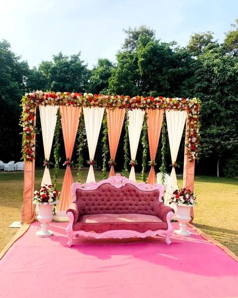 Ring Ceremony Decoration Indian, Indian Wedding Reception Decorations, Selfie Stand Decoration, Reception Decorations Simple, Wedding Reception Decorations Simple, Mehendi Decoration, Reception Stage Decor, Mehendi Decor Ideas, Simple Stage Decorations