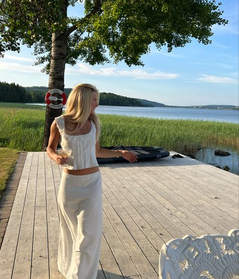 Summer Holiday Evening Outfits, Swedish Style Fashion, Evening Holiday Outfits, Europe Outfits Summer, Maine Aesthetic, Coastal Clothing, Getaway Outfit, Swedish Fashion, Swedish Style