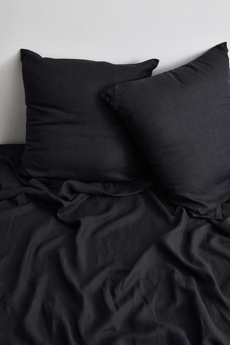 Black Bed Sheets, Black Bed Linen, Linen Bedding Natural, Black Sheets, Grey Linen Bedding, White Linen Bedding, Minimalist Room, Bed Linens Luxury, Blink 182