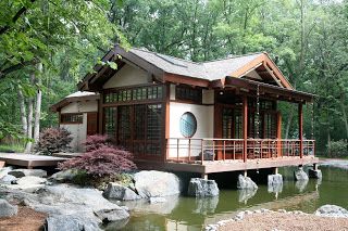 Japanese Exterior House, Japanese Home Exterior, Japanese House Exterior, Japanese Exterior, Traditional Japanese Home, Japanese House Design, Japanese Homes, Home Designs Exterior, Asian House