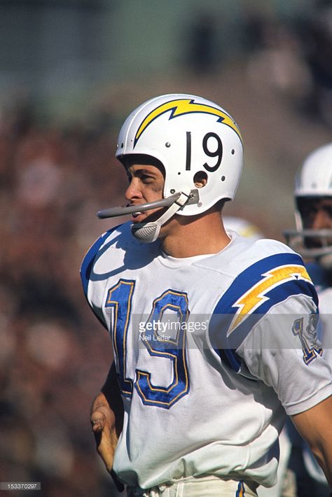 Boston Patriots, Neil Leifer, San Diego Chargers Football, Nfl Legends, Afl Football, Nfl Art, La Chargers, Nfl Pictures, Chargers Football