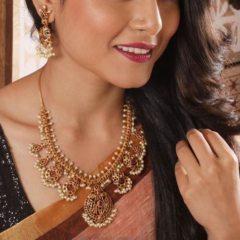 Jewelry Sale - Buy Indian Jewelries Online | Tarinika Short Necklace Gold Indian Latest, Short Necklace Gold Indian, Antique Long Necklace, Dressing Hacks, Pearl Haram, Short Necklace Gold, Jewellery 2023, Antique Necklace Set, Gold Ideas