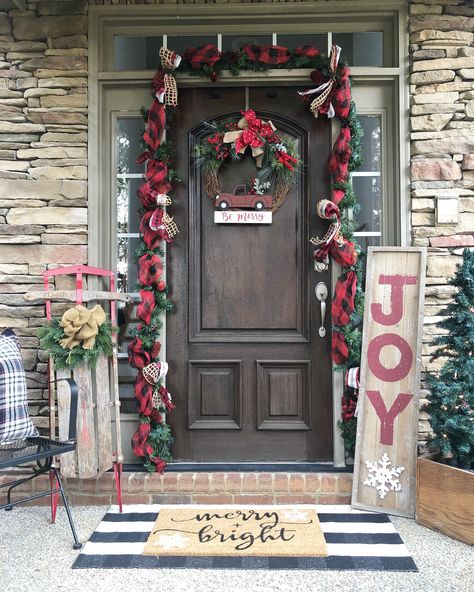 Winter Front Porch Decor, Cheap Christmas Diy, Front Door Christmas Decorations, Christmas Front Porch, Christmas Doormat, Christmas Front Doors, Christmas Porch Decor, Front Porch Decorating, Front Porch Christmas Decor