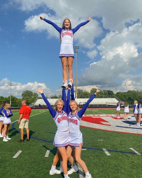 Stunt Group Pictures, Cheer Stunt Pictures, Stunt Pictures, Group Cheer Pictures, Cheer Photos, Sideline Cheer, Cheer Things, Cheer Pics, School Cheer