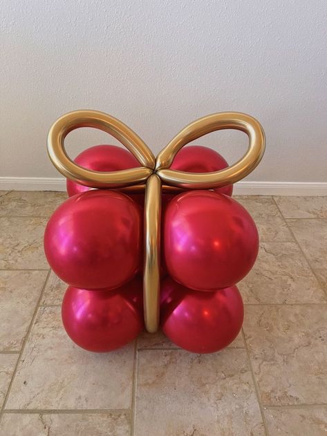 It’s the most wonderful time of the year! And it’s even more special when you can send someone a bouquet of balloons that are guaranteed to make them smile. Our Classic Christmas Present Balloon Bouquet is a great way to let someone you love know that you are thinking of them during the holiday season. Available for pickup in Seabrook, Tx. Delivery available across the Greater Houston area. Christmas Balloon Bouquets, Bouquet Of Balloons, Gift Balloon, Christmas Centrepiece, Love Balloon, Christmas Balloons, Wonderful Time Of The Year, Balloon Bouquet, Christmas Centerpieces