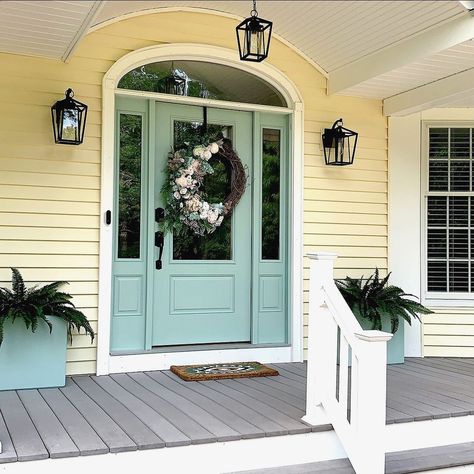 The Beauty of Benjamin Moore Wythe Blue - HC-143 Florida House Colors, Blue Exterior Door, Yellow House Front Door, Farmhouse Paint Color, Yellow Beach House, Benjamin Moore Wythe Blue, Yellow House Exterior, Farmhouse Decor Trends, Wythe Blue