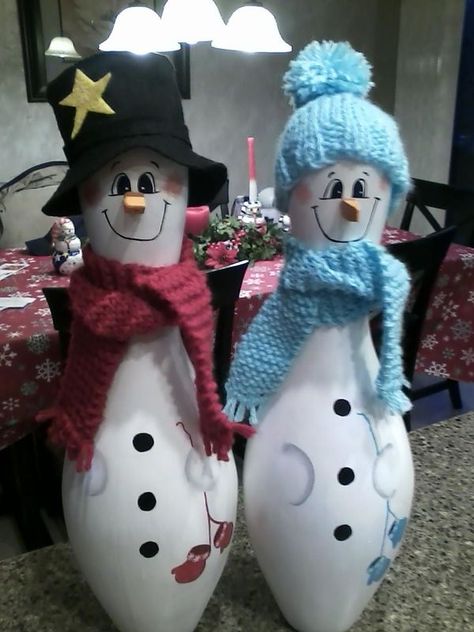 Old Bowling Pins Ideas, Snowman Bowling Pin, Crafts With Bowling Pins, Christmas Bowling Pins, Bowling Pin Crafts Diy, Bowling Pins Crafts, Halloween Bowling Pins, Bowling Pin Snowman, Bowling Pins Ideas Projects