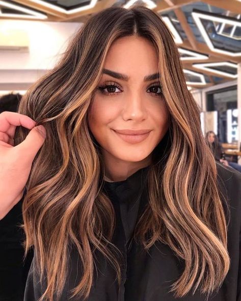 Light Brown Hair With Caramel Highlights, Light Caramel Balayage, Caramel Hair Colour, Elegant Hair Color, Caramel Highlights On Brown Hair, Curly Hair Color Ideas, Curly Hair Color, Balayage Hair Caramel, Hair Play