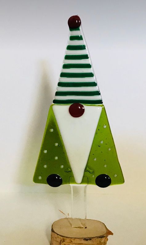 Gnome Christmas Tree, Stained Glass Mosaic Art, Melting Glass, 2023 Ideas, Fused Glass Wall Art, Winter Projects, Glass Fusion Ideas, Glass Christmas Decorations, Fused Glass Artwork