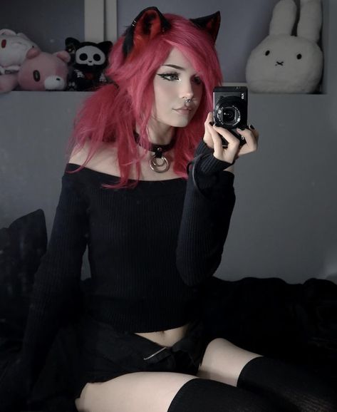 Goth Catgirl, Femboy Outfits Cute, Pink Hair Goth, Egirl Fits, Grunge Girls, Gamer Style, Egirl Fashion, Egirl Clothes, Punk Clothing