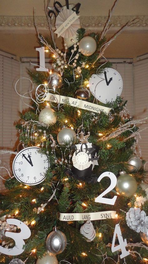 New Years Eve Tree | 20 + Last Minute New Years Eve Party Ideas: New Years Eve Tree, Backyard Party Decorations, New Years Eve Day, New Years Tree, New Year's Eve Celebrations, New Years Eve Decorations, New Years Decorations, New Year’s Eve, Eve Parties