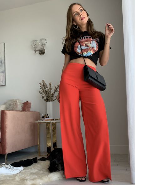 See how to wear a graphic tee with wide leg pants ... plus more fall outfit ideas! #tee #graphictee #bandtee @sydnesummer Red Wide Trousers Outfit, Graphic Tee With Trousers, Wide Leg Pants With Graphic Tee, Graphic Tee Wide Leg Pants, Red Wide Leg Trousers Outfit, Wide Leg Trousers Outfit Casual Summer, Wide Leg Pants Graphic Tee Outfit, Graphic Tee And Dress Pants, Palazzo Rojo Outfit