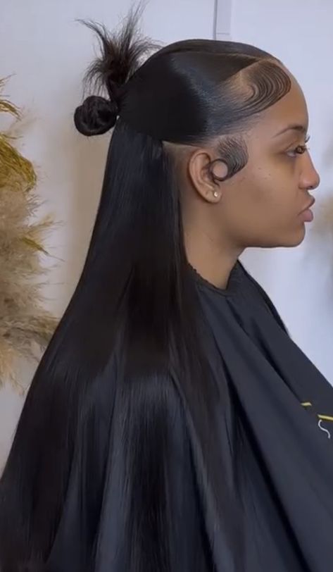 Middle Part Half Up Half Down, Half Up Half Down Quickweave, Lace Hairstyles, Natural Hair Ponytail, Hair Plugs, Ponytail Girl, Weave Ponytail Hairstyles, Frontal Wig Hairstyles, Straight Weave Hairstyles