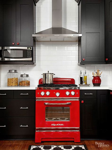 Embrace the retro trend with these ideas for how to add decor from the ‘40s, ‘50s, and ‘60s into your kitchen. We’ll show you how to create a modern yet retro kitchen, that won’t go out of style anytime soon, by adding tiles, colors, and appliances that have a unique look. Kitchen Appliance Trends, Red Appliances, Retro Stove, Kitchen Credenza, Top Kitchen Trends, Diner Decor, Kitchen Design Trends, Red Kitchen, Kitchen Trends