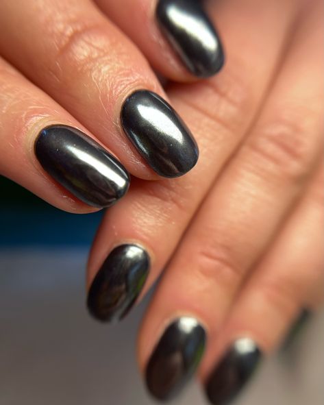 Metal Nails Chrome, Black Nail With Chrome, Black Base Chrome Nails, Short Black Chrome Nails, Black Metallic Nails, Nails Black Chrome, Chrome Black Nails, Chrome Nails Black, Dark Chrome Nails