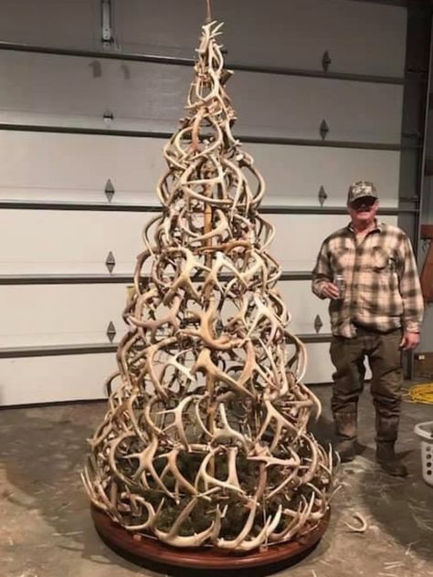 Diy Antler Projects, Deer Antler Christmas Tree, Antler Tree Topper, Deer Antler Tree, Christmas Tree Project, Deer Skull Decor, Diy Antler, Antler Christmas Tree, Antler Tree