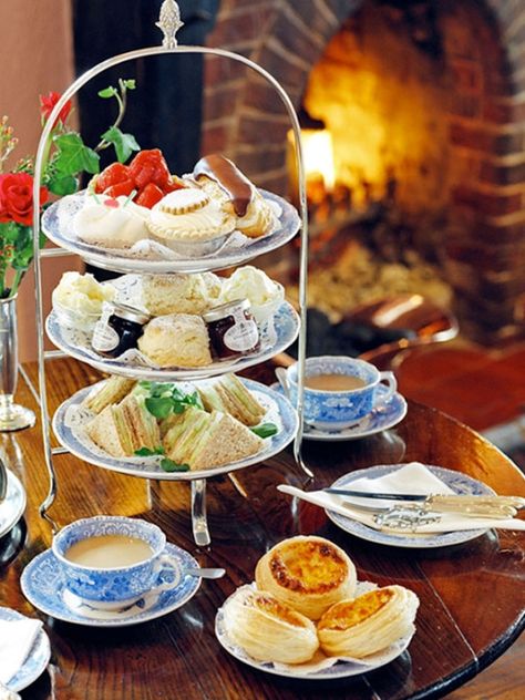 What better way to recharge on a summer’s day than with tea and a tower of pretty cakes? Metro seeks out London’s best afternoon teas. English Afternoon Tea, Best Afternoon Tea, English Tea Party, Afternoon Tea Recipes, High Tea Party, Winter Tea, British Tea, Tea Store, Tea Party Food